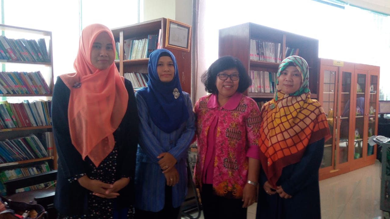 Kunjungan ke perpustakaan unisa yogya