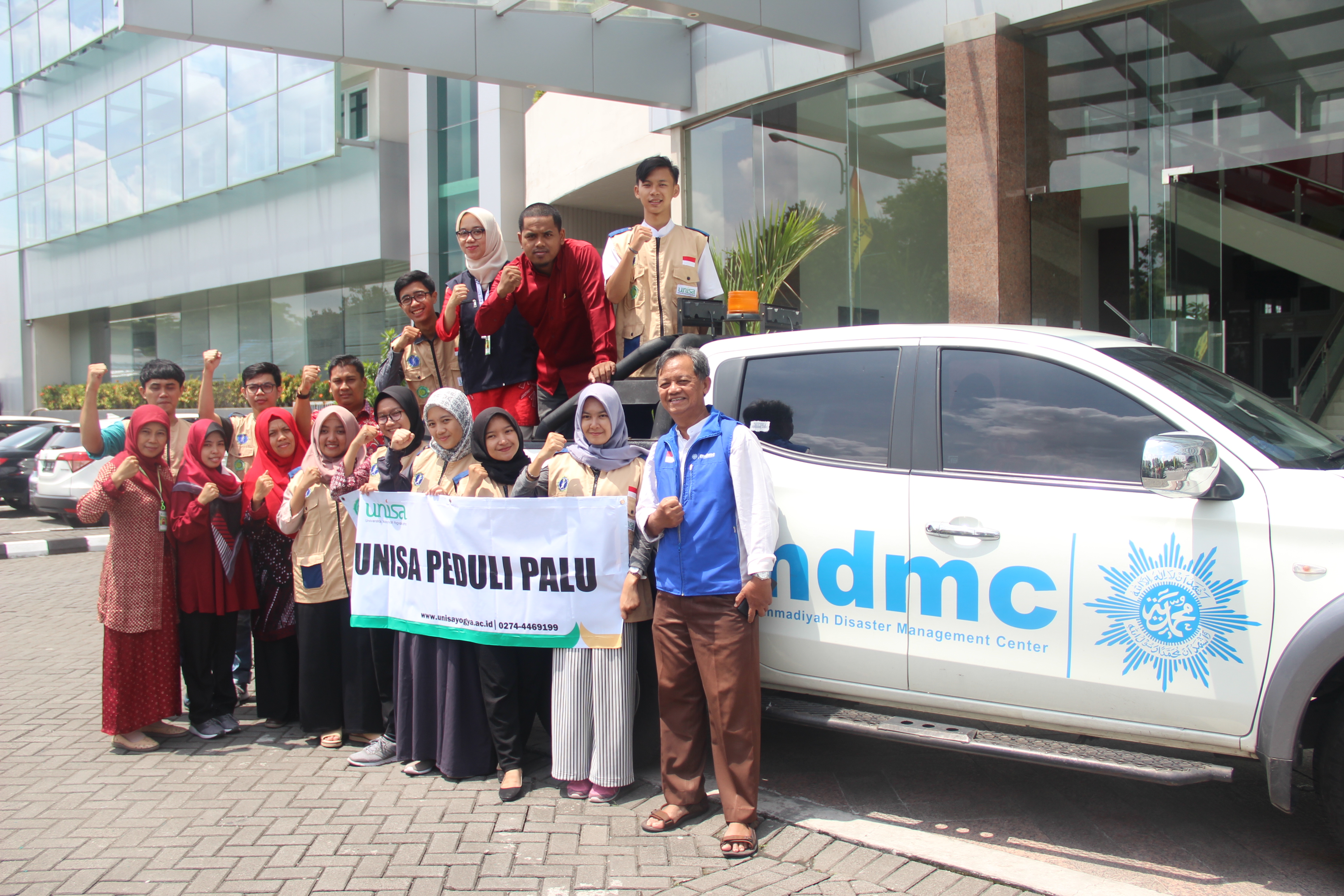 Pekepasan 12 mahasiswa unisa yogya ke palu