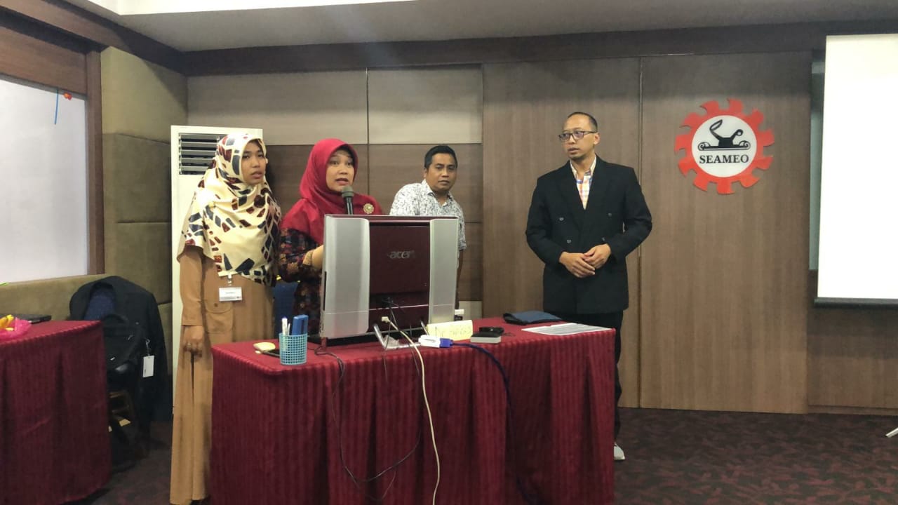 2 dosen unisa mengikuti lms di brunei