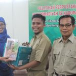 Pemberian hibah dalam pelatihan perpustakaan sekolah muhammadiyah se kabupaten sleman oleh perpustakaan unisa