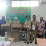 Pemberian hibah dalam pelatihan perpustakaan sekolah muhammadiyah se kabupaten sleman oleh perpustakaan unisa