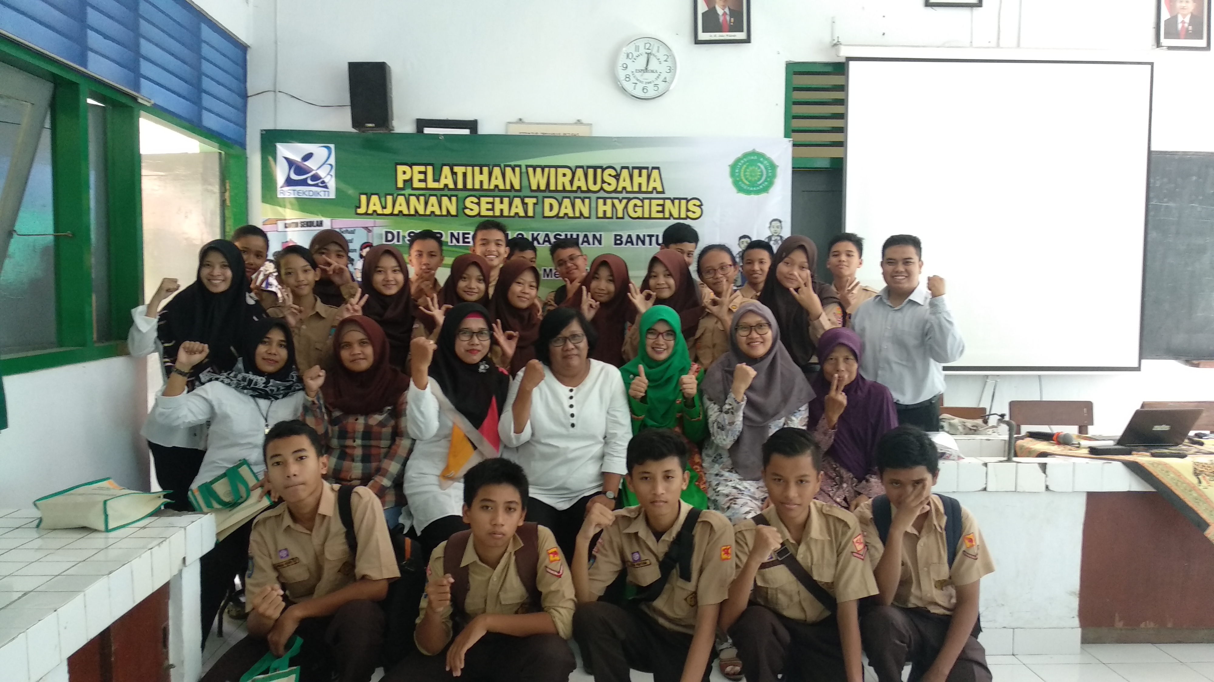 Pengabdian masyarakat oleh dosen unisa di smp 2 kasihan