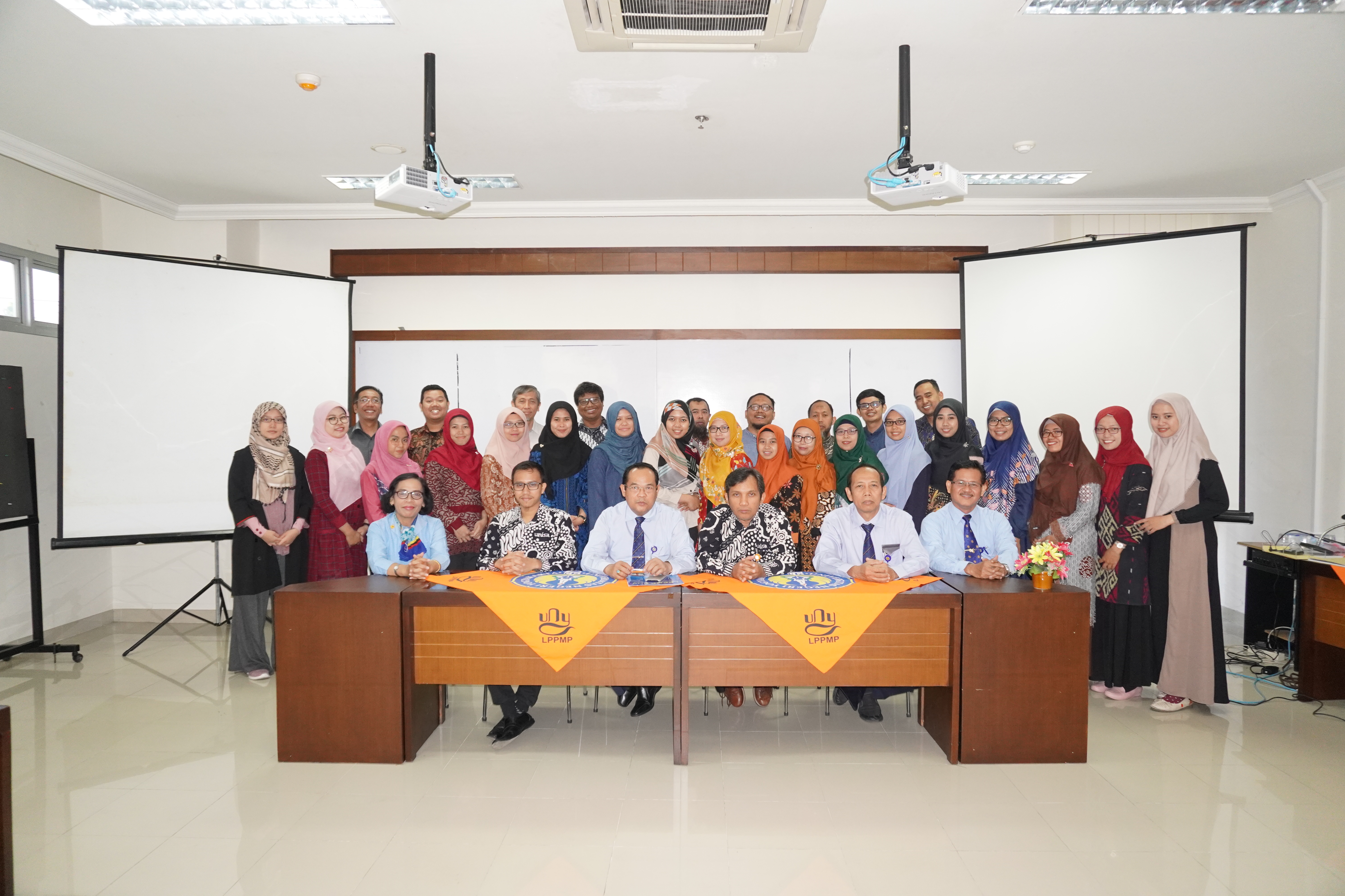 Peningkatan kapasitas dan profesionalitas dosen unisa