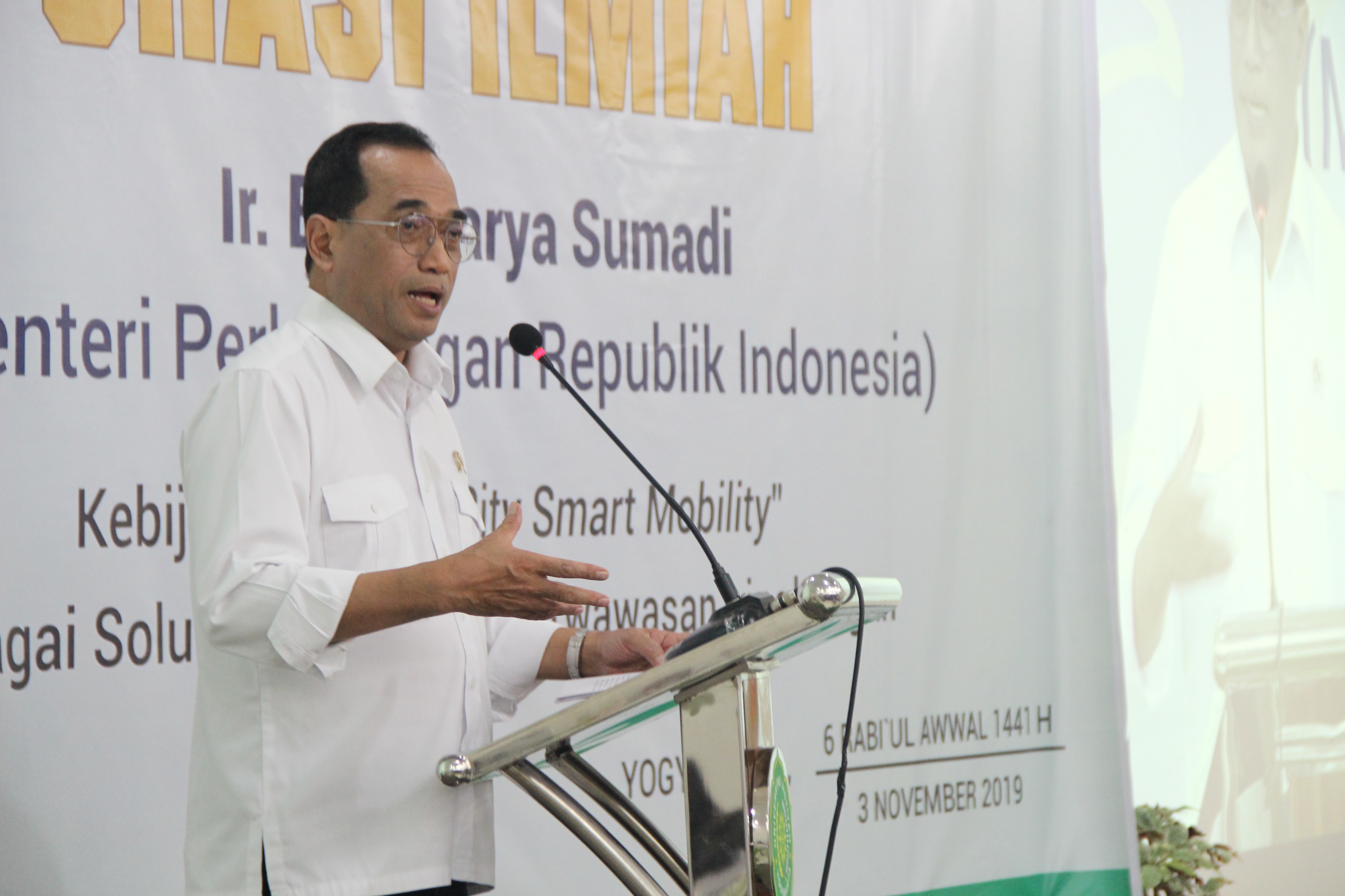 Menhub berikan orasi ilmiah di unisa