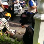 Mahasiswa unisa yogya menjadi timkes dalam demo menolak omnibus law
