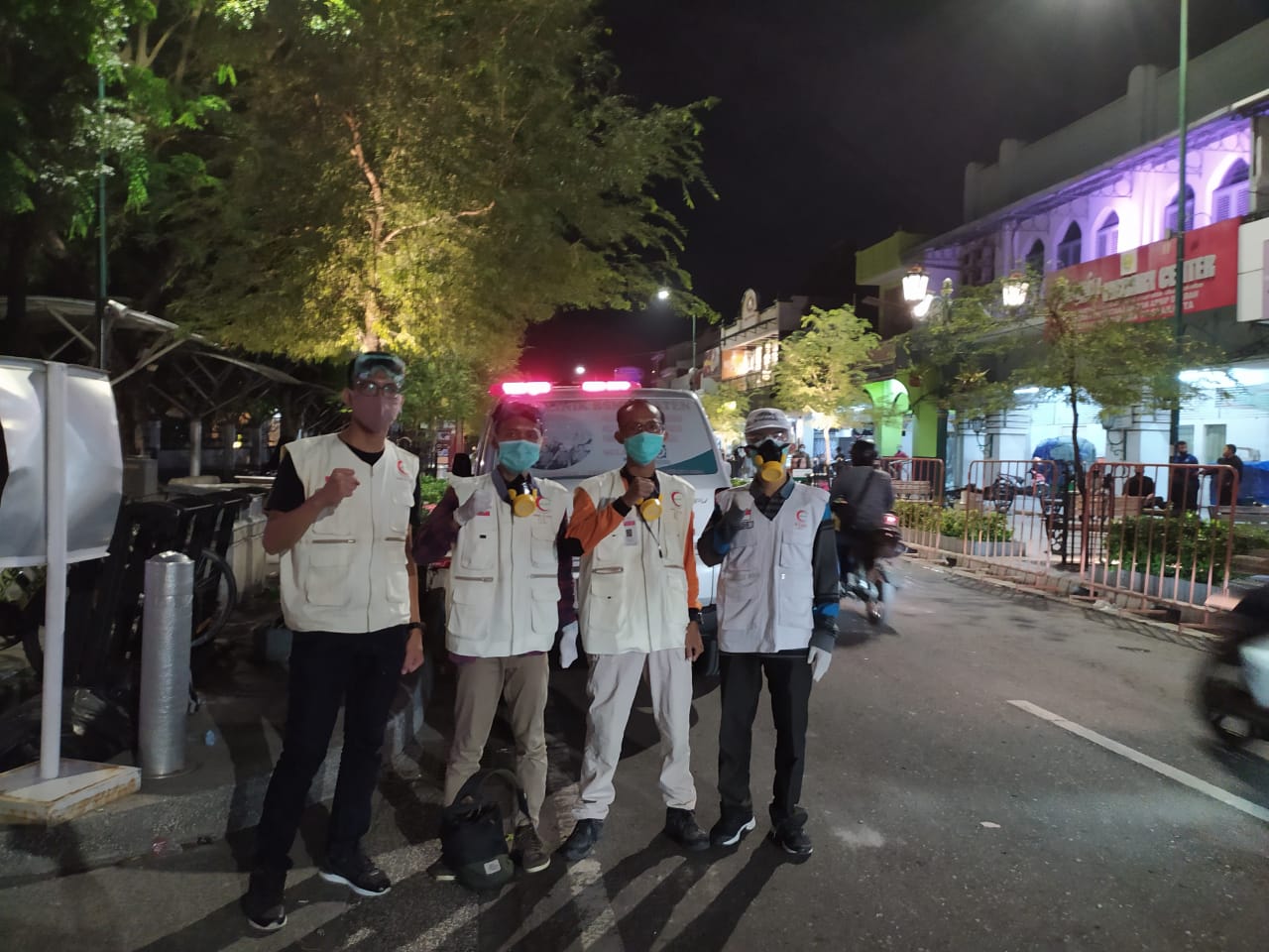 Mahasiswa unisa yogya menjadi timkes dalam demo menolak omnibus law