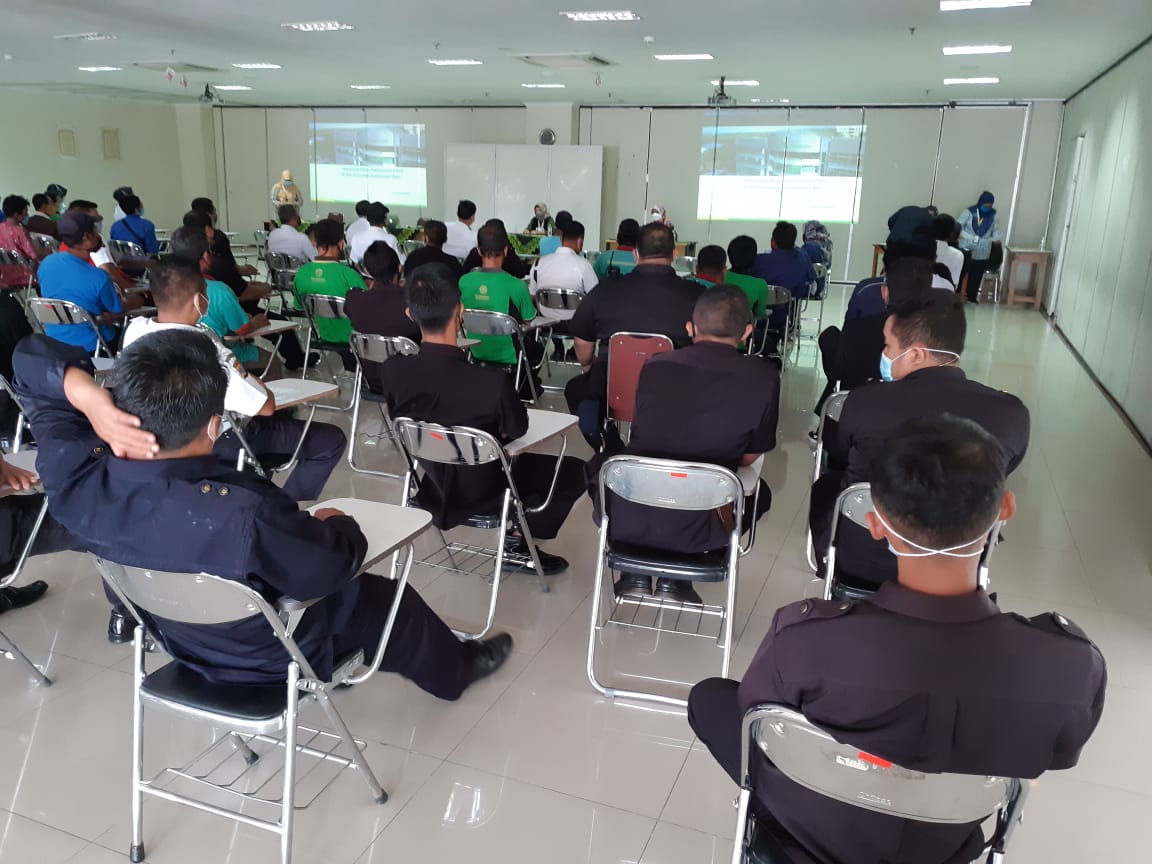 Garda depan unisa yogyakarta mengikuti pelatihan service excellent