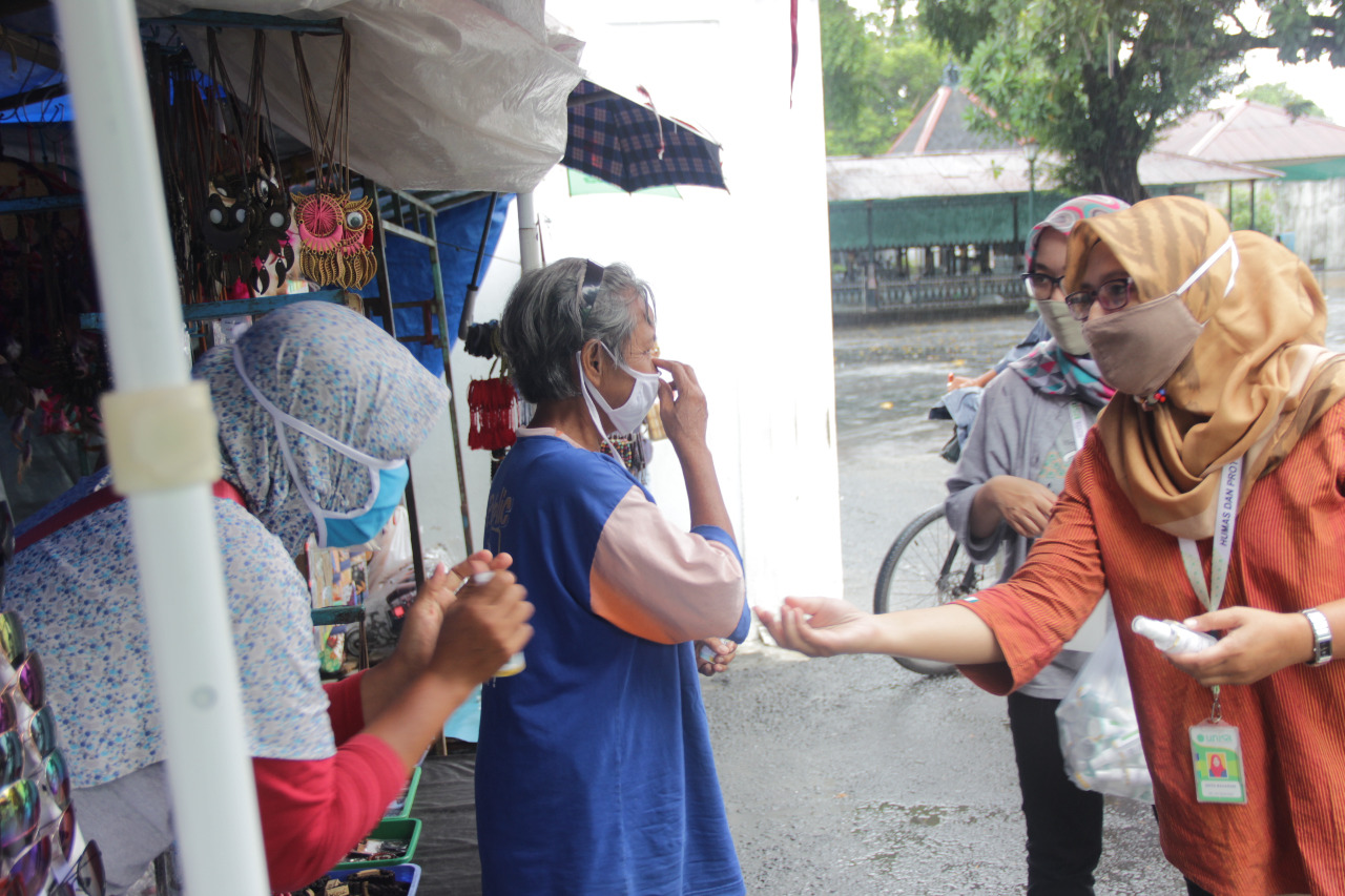 Dukung sektor pariwisata, unisa yogyakarta bagikan hand sanitizer