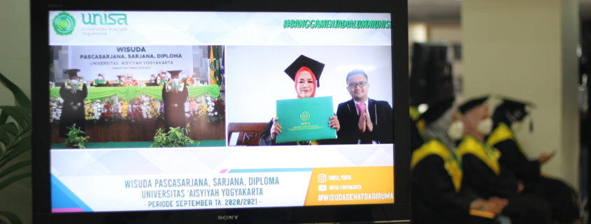 Unisa yogyakarta mewisuda 369 mahasiswa secara offline dan online