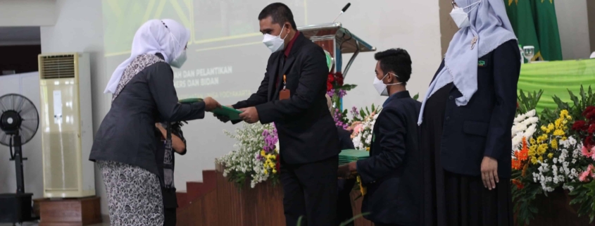 Fikes unisa yogyakarta lantik dan sumpah 243 mahasiswa profesi ners dan bidan