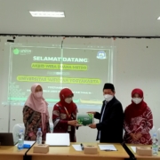Direktur akbid wirabuana senang bisa kunjungi unisa yogyakarta
