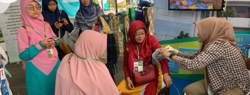 Unisa yogyakarta layani pemeriksaan kesehatan gratis di booth expo muktamar aisyiyah