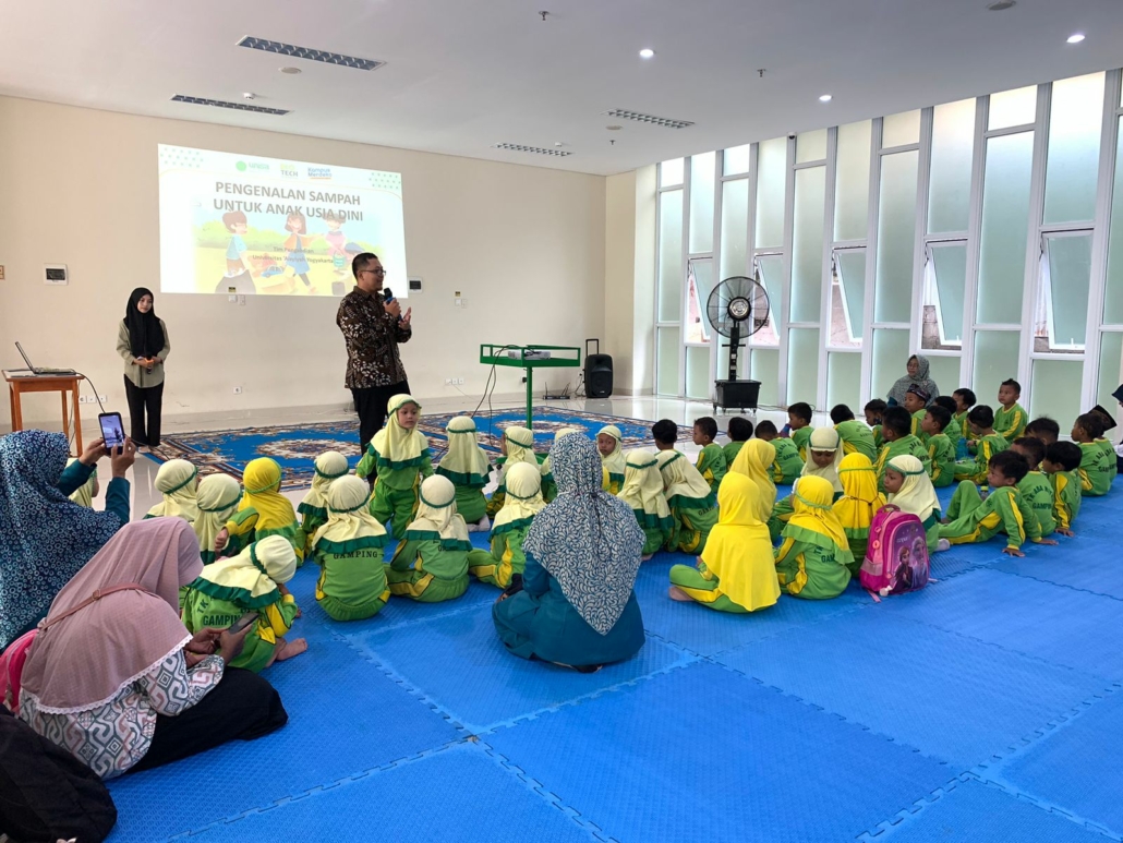 edukasi anak-anak TK ABA 