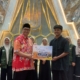 Salurkan beasiswa 1030x773 (1)