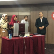 2 dosen unisa mengikuti lms di brunei