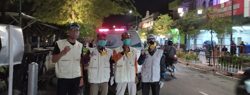 Mahasiswa unisa yogya menjadi timkes dalam demo menolak omnibus law