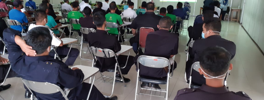 Garda depan unisa yogyakarta mengikuti pelatihan service excellent