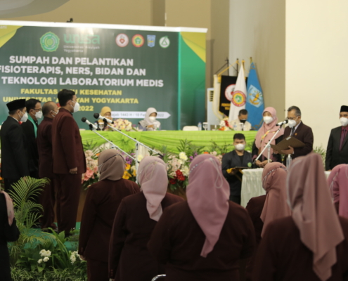 Sebanyak 261 Mahasiswa UNISA Yogyakarta Mengikuti Pelantikan dan Sumpah Profesi