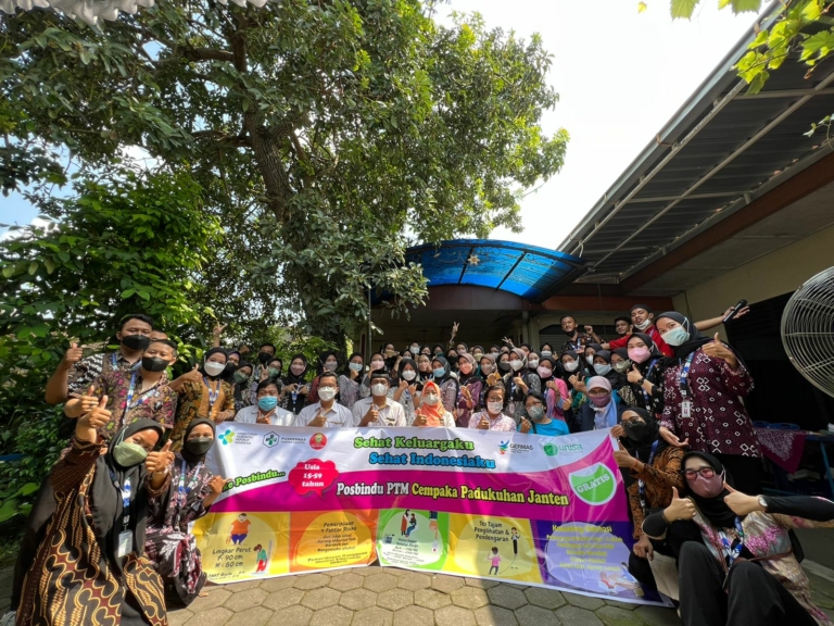 Pamitan dengan Dukuh Janten, Mahasiswa UNISA Yogya Gelar Vaksinasi Booster dan Cek Kesehatan