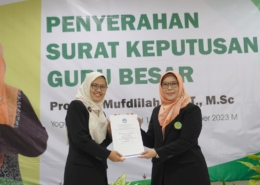 Profesor perempuan pertama di Indonesia