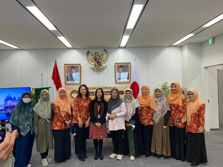 Dosen dan Mahasiswa Magister Ilmu Kebidanan UNISA Yogyakarta Gelar PKM Internasional di KJRI Osaka, Jepang