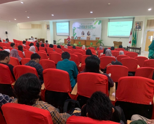 Membekali alumni