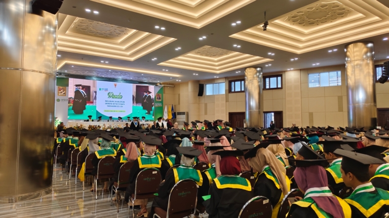 Wisuda UNISA Yogyakarta: Lulusan Diberi Amanat Menjadi Penggerak Kehidupan Bermasyarakat dan Berbangsa