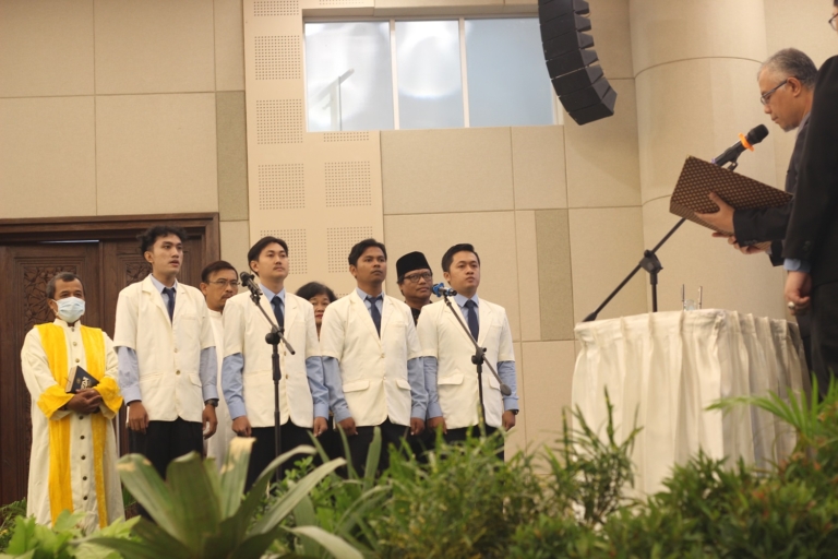 FIKes UNISA Yogyakarta Melantik Profesi Fisioterapi untuk Alumni Angkatan ke-7