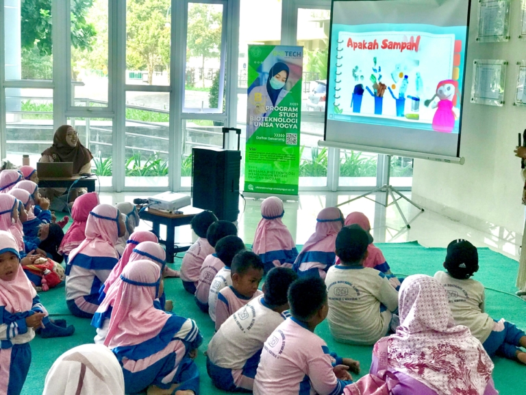 UNISA Yogya Dapat Kunjungan TK ABA 1 Salamrejo