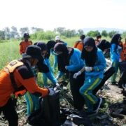 Bersih pantai 3