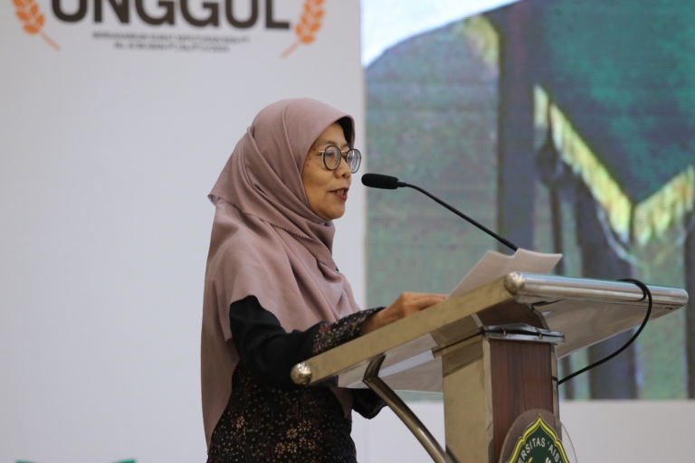 Ketua Umum PP Aisyiyah Sambut Hari Guru Internasional di Wisuda ke 21 UNISA Yogyakarta