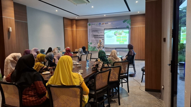 Pelatihan Intensif Dongkrak Bisnis Penjahit Difabel dan Peternak Kambing Etawa