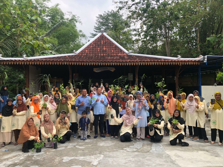 Prodi Administrasi Publik UNISA Yogyakarta Gelar Edukasi Tanaman Obat Keluarga