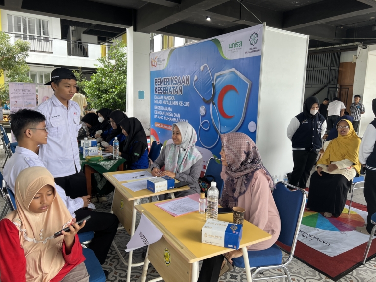 Unisa Yogyakarta Berikan Layanan Kesehatan Gratis di Milad ke-106 Mu’allimin