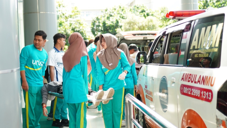 Simulasi Bencana Gempa Bumi: Tingkatkan Kompetensi Mahasiswa Keperawatan UNISA dalam Situasi Darurat