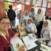 Tawarkan Beasiswa