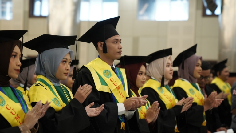 UNISA Yogyakarta Wisuda 333 Mahasiswa, Rektor dan Pimpinan  Pusat ‘Aisyiyah Sampaikan Pesan Inspiratif