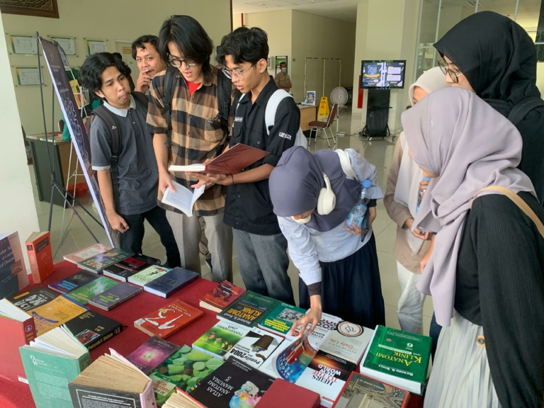 “Rotate Your Book” Sapa Kampus UNISA Yogyakarta: Cara Asyik Tingkatkan Minat Baca