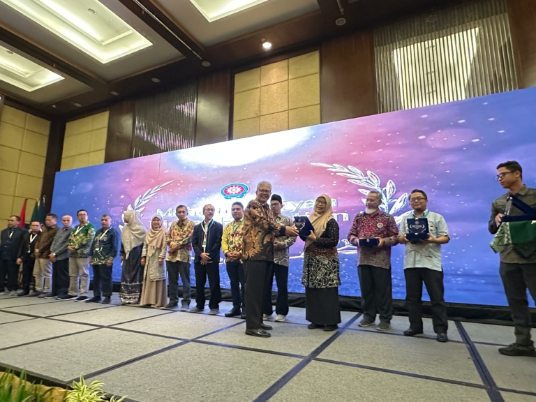 UNISA Yogyakarta Raih Penghargaan: PTMA dengan Riset dan Publikasi AIK Terbanyak Ketiga