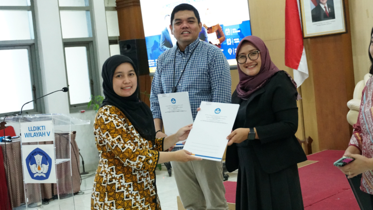 UNISA Yogyakarta Raih Dua Penghargaan Bergengsi di Anugerah Humas LLDIKTI V