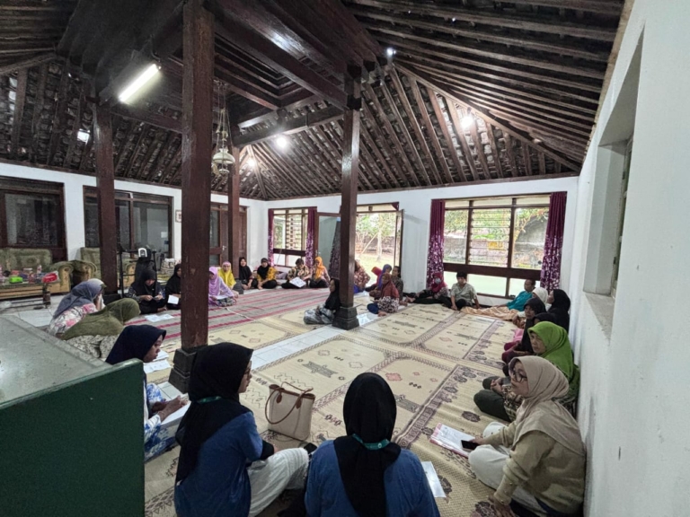 Dari Sampah Menjadi Solusi: Kolaborasi KKN Unisa Yogyakarta dan Warga Budidaya Maggot