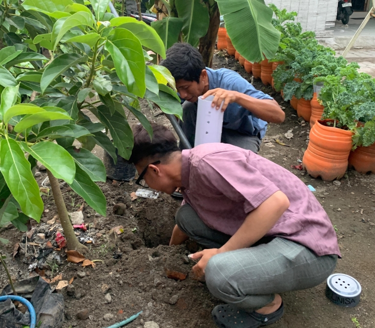 Mahasiswa UNISA Yogyakarta Tanam LOSIDA untuk Olah Sampah
