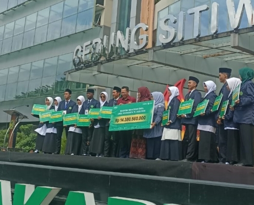 Salurkan beasiswa