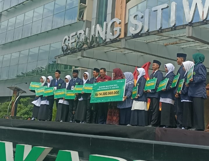 Salurkan beasiswa