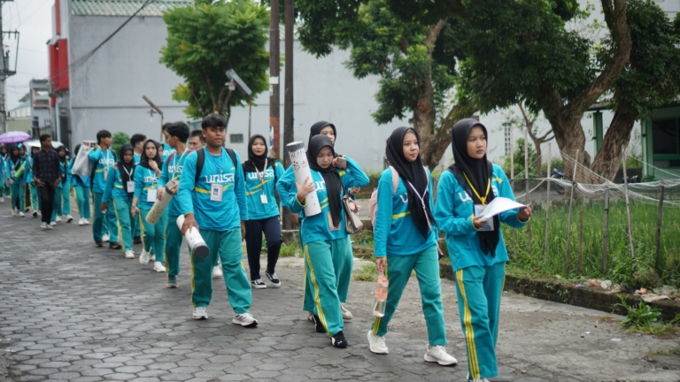 Dari Kampus untuk Kampung, Ribuan Maba Unisa Yogyakarta Kenalkan Solusi Atasi Sampah