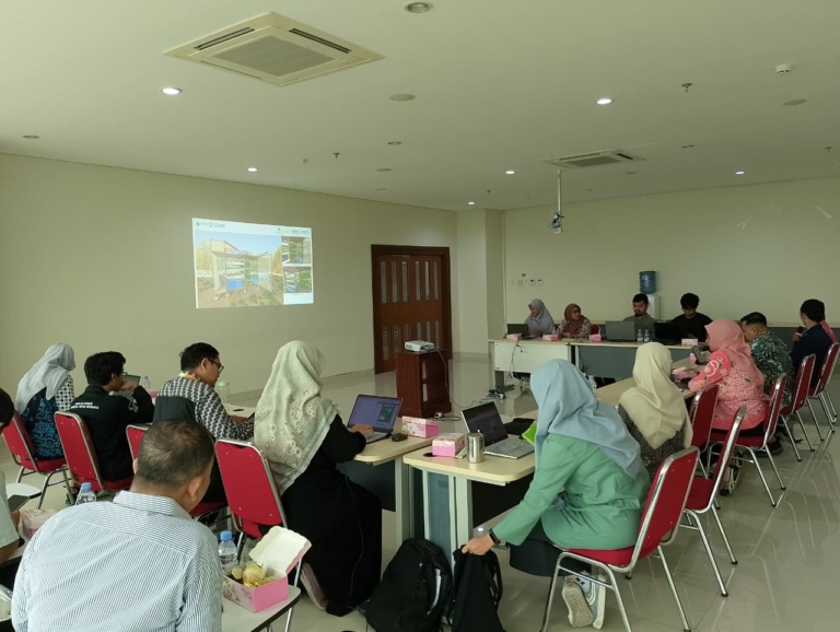 Lahan Sempit Bukan Halangan! FST UNISA Yogyakarta Sulap Balkon Jadi Ladang Canggih