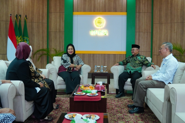 Mendikdasmen Abdul Mu’ti dan Anggota DPR RI Titiek Soeharto Kunjungi UNISA Yogyakarta