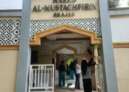 Bersih bersih masjid
