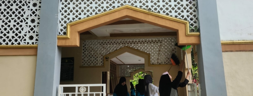 Bersih bersih masjid