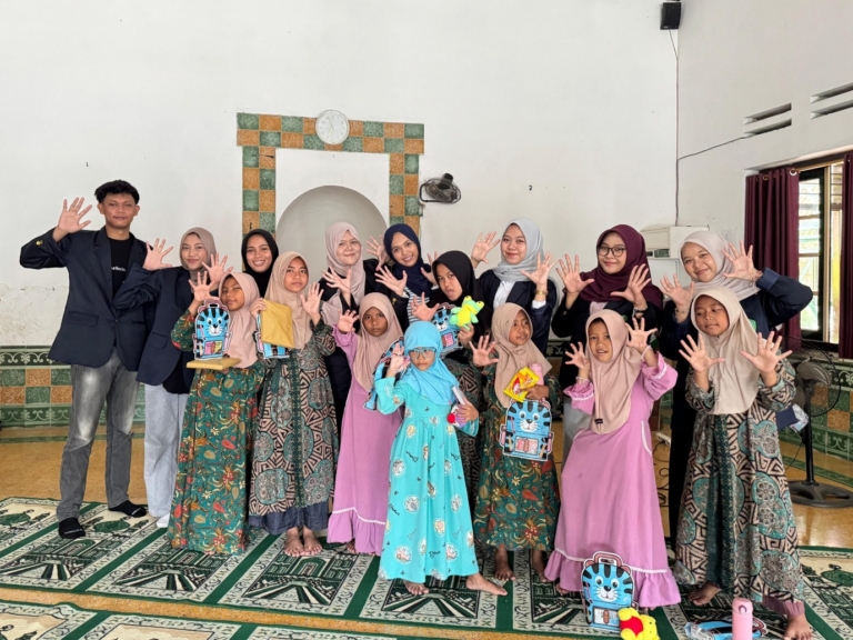 Mahasiswa UNISA Ajak Anak Panti Perang Lawan Kuman Lewat Game Seru